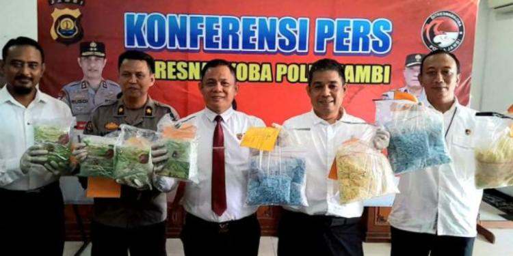 Polda Jambi Gagalkan Penyelundupan Sabu dan Ekstasi Senilai Rp10 Miliar