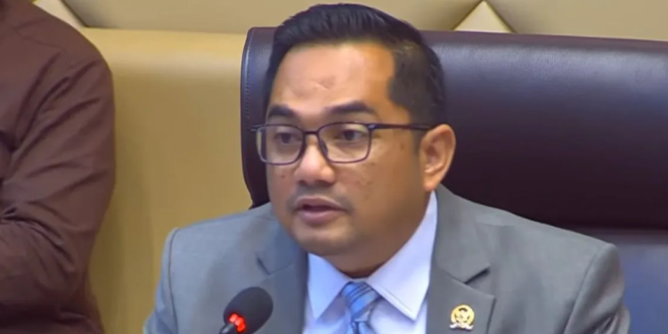 - Ketua Komisi II DPR RI Muhammad Rifqinizamy Karsayuda dalam rapat kerja dan rapat dengar pendapat bersama Kemendagri dan sejumlah penjabat kepala daerah, di kompleks parlemen, Senayan, Jakarta, Rabu (20/11/2024).