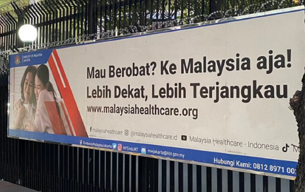Viral Poster 'Berobat ke Malaysia Aja'