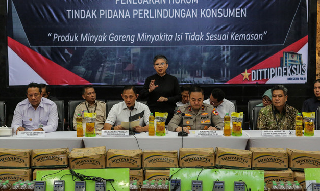 Polisi Bongkar Pabrik Pengemasan Minyak Goreng Ilegal di Depok, Temukan Mesin Pengurangan Volume