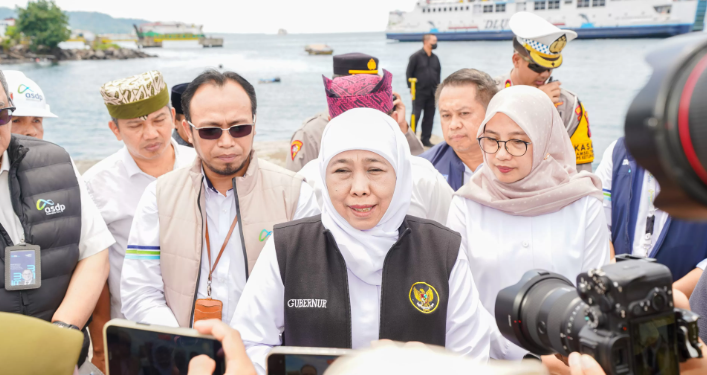 Gubernur Khofifah Tanggapi Serius Kasus Ijazah Ditahan, Pemprov Jatim Siap Terbitkan Ulang