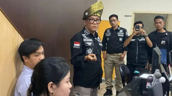 Wamenaker Sidak Perusahaan di Pekanbaru, Desak Pengembalian Ijazah Pekerja yang Ditahan