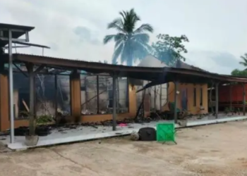 Warga Bakar Rumah dan Kendaraan Lurah Gunung Agung, Dipicu Dugaan Penyelewengan 4 Ton Beras Bansos