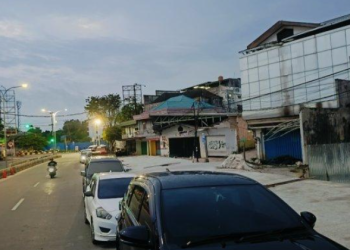 Krisis BBM di Balikpapan, Warga Rela Mengantre Sejak Tengah Malam hingga Tidur di Mobil