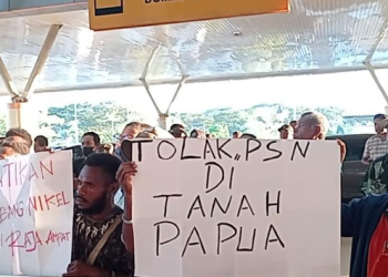 Kedatangan Menteri ESDM di Sorong Disambut Aksi Protes Tolak Tambang Nikel di Raja Ampat