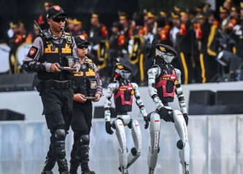 Robot Humanoid Polri Hormat ke Presiden Prabowo di Parade HUT Bhayangkara ke-79