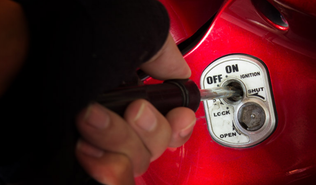 Mantan Satpam Berubah Jadi Bandit Curanmor, Warga Bantu Polisi Tangkap Tersangka di Surabaya